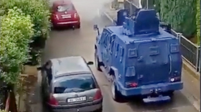 KOSOVO I METOHIJA: U sukobu sa policijom povrijeđene četiri osobe, pristižu pripadnici Kfora