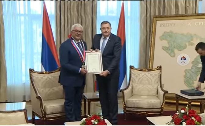 DODIK ODLIKOVAO LIDERA NSD-a: "Mandić je dugogodišnji predsjednik političke partije koja okuplja Srbe i on se bori za srpska nacionalna prava"(VIDEO)