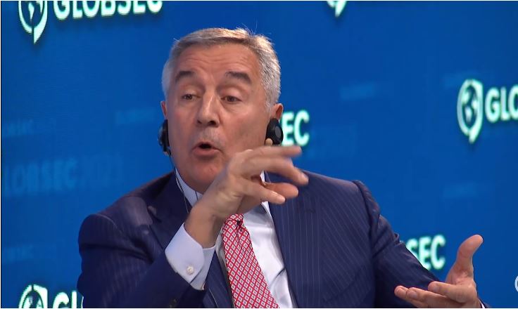 I U PENZIJI OPSJEDNUT SRBIJOM - MILO SAVJETUJE: Izvucite se iz krila Rusije, uvedite joj sankcije i pustite Kosovo u UN