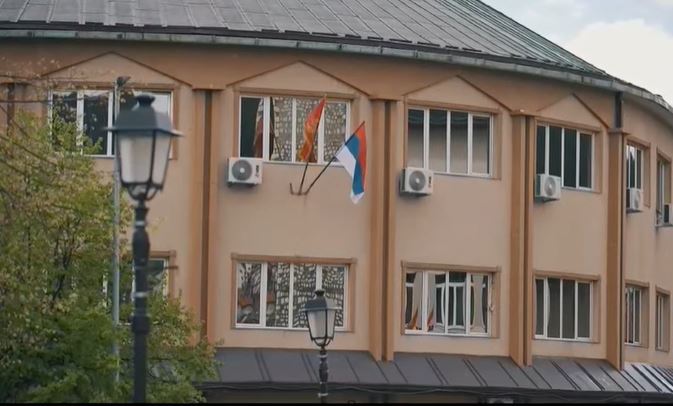 VRANEŠ: "Trobojka na zgradi opštine stajaće vječno"(FOTO-VIDEO)
