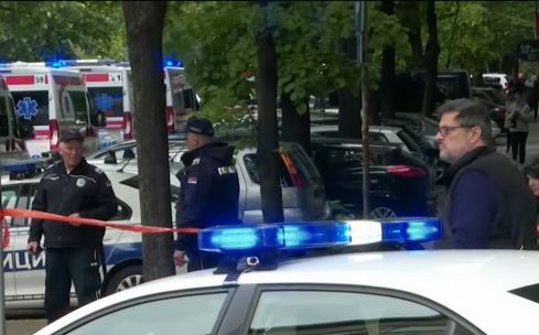 OTAC UČENIKA UTRČAO U ŠKOLU I VIDIO JEZIVE SCENE: "Dve devojčice su ležale jedna preko drzge"