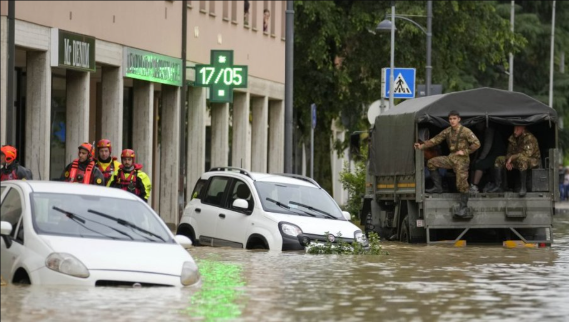 Povećava se broj žrtava poplava u Italiji, 37 gradova pod vodom