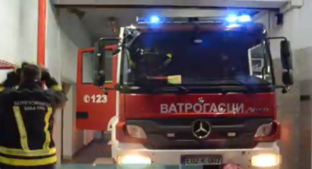 Banjalučki vatrogasci spasili dječaka koji se popeo na drvo (FOTO)