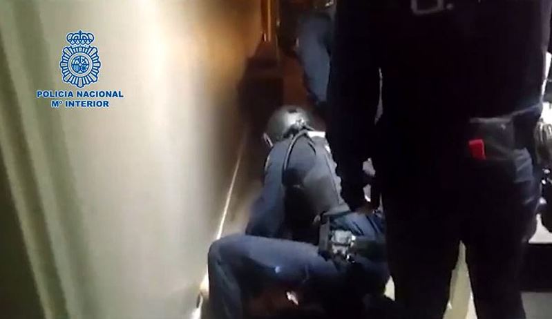 VELIKA AKCIJA HAPŠENJA U ŠPANIJI: Pogledajte snimak privođenja kriminalaca povezanih sa kavačkim klanom (VIDEO)