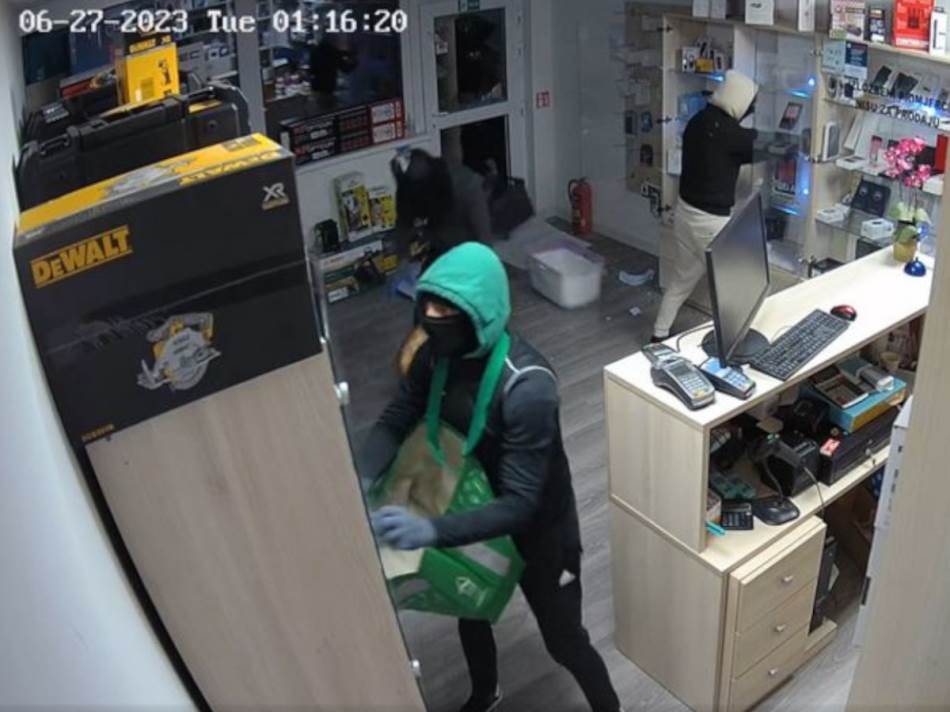 KO IH PREPOZNA DOBIJA NAGRADU: Nestali za 100 sekundi - toliko je bilo potrebno ovim momcima da "ojade" Željka (FOTO)