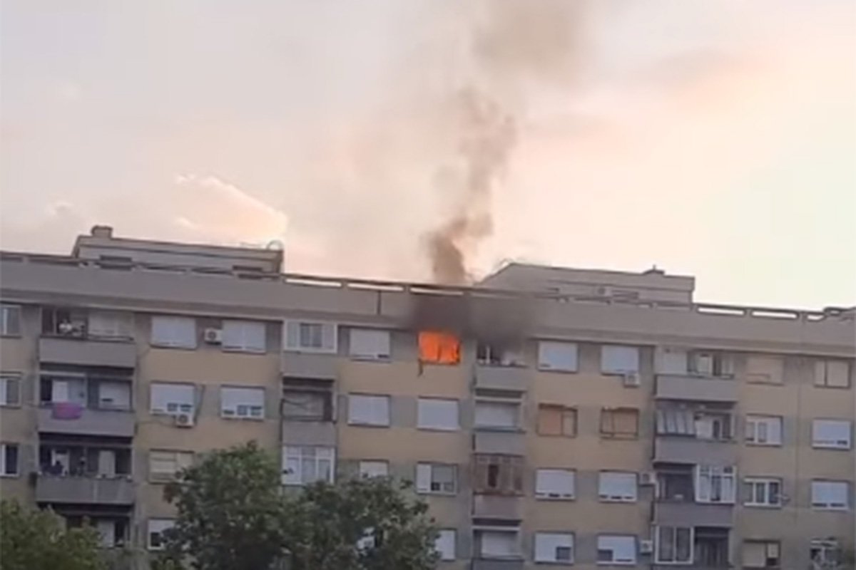 (VIDEO) Zbog punjača izgorio čitav stan u Beogradu