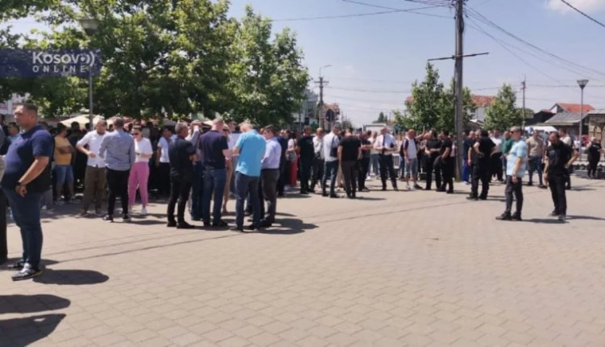 NOVO HAPŠENJE SRBA U GRAČANICI: U toku protesta Albanac uletio autom kroz masu i povrijedio jedno lice