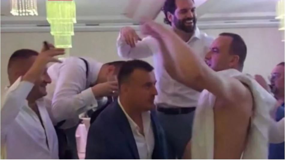 Specijalni tužilac Radonjić uslikan na svadbi sa pripadnikom kriminalne grupe Miloša Medenice