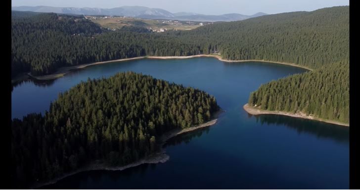 Turiste na prilazu Crnom jezeru dočekuju neprijatni mirisi