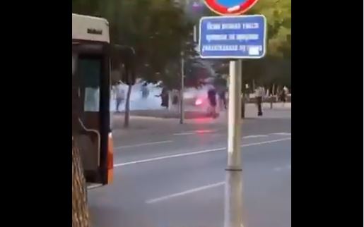 U sukobu navijača Zvezde i Borca povrijeđena dva policajca (VIDEO)