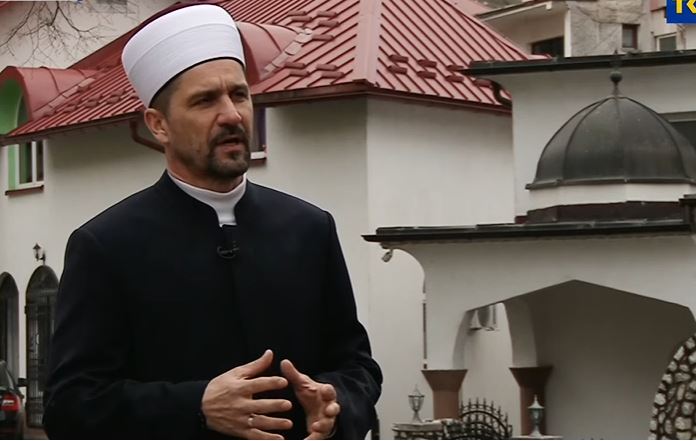 OLOŠ SE OKUPLJA OKO CRKVE Skandalozne uvrede odže iz Srebrenice nakon okupljanja vernika ispred SPC (FOTO)