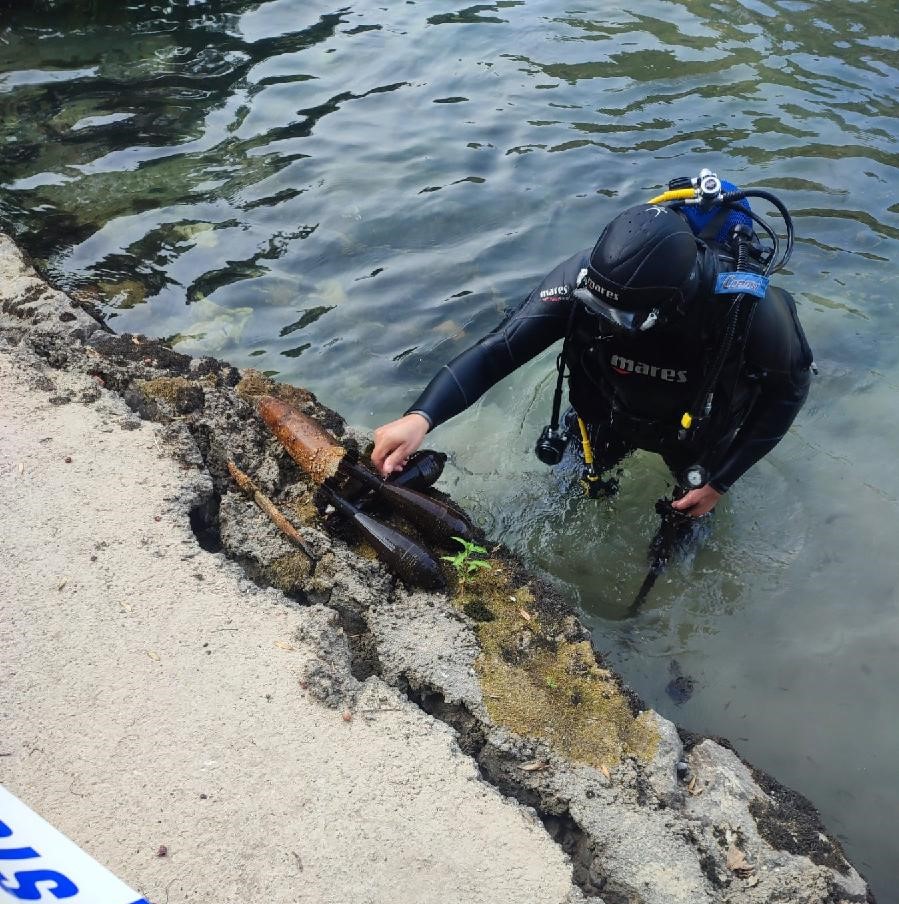 (FOTO) Službenici MUP-a iz Zete izvadili pet mina, granatu i bajonet