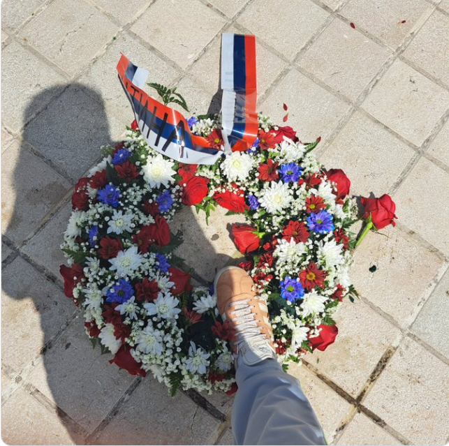 Policija identifikovala Lj.K. (44) koja je bacila vijenac koji je postavio Kovačević