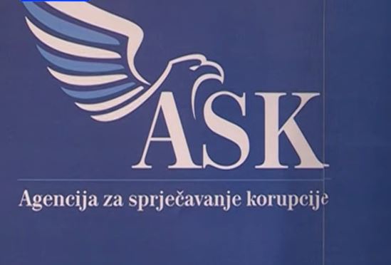 SKANDAL TRESE CG: Privatnoj firmi iz Srbije dali pristup svim podacima o javnim funkcionerima