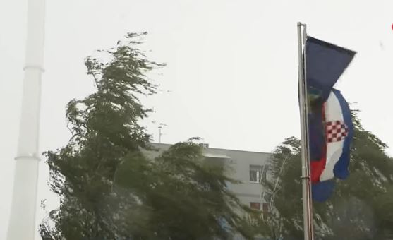 SNAŽNA OLUJA PRETI HRVATSKOJ: Stanje u državi alarmantno, izdato hitno UPOZORENJE!
