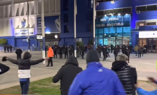 "IZAĐI ILI ĆU TE UPUCATI DVA PUTA U NOGE" Navijači oružjem prijetili fudbalerima poslije oproštaja legende