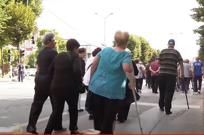 TRAŽE BOLJI ŽIVOT: Penzioneri Podgorice organizuju masovne proteste?