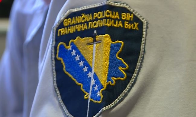 Otkriveni migranti u podnožju teretnog vozila (FOTO)