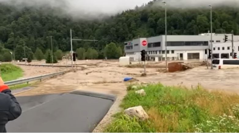 Dramatično u Sloveniji: Bujice nose kuće i automobile (FOTO/VIDEO)