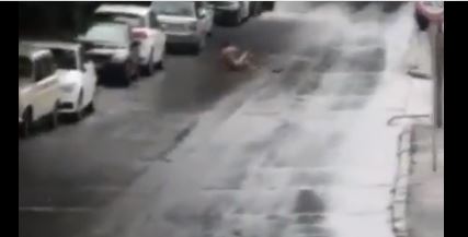 GO IŠAO ULICOM KAO "MUVA BEZ GLAVE": Ljudi na Karaburmi bežali od njega (VIDEO)