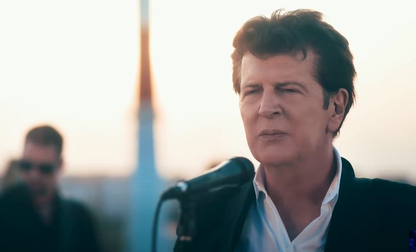 BAJAGIN VELIKI HIT ZAVRŠIO U UDŽBENICIMA: Legendarnu pjesmu će od sad đaci učiti u školi (FOTO)