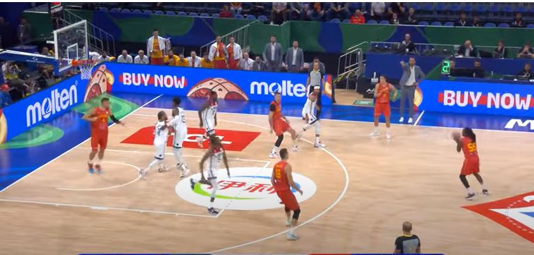 CRNA GORA NAMUČILA AMERE: „Đetići“ odigrali utakmicu za pamćenje na Mundobasketu