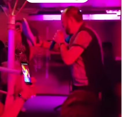 MILE KITIĆ KAO DESINGERICA: Na nastupu udarao obožavatelja patikom (VIDEO)