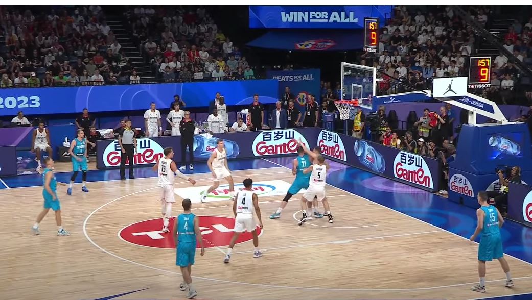 NJEMAČKA U POLUFINALU MUNDOBASKETA: „Panceri“ u nevjerovatnoj završnici pobijedili Letoniju, boriće se za medalju