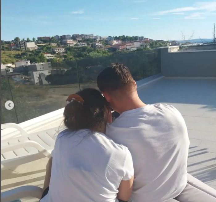 SVE PUCA OD LJUBAVI: Dečko priredio Tanji Savić iznenađenje za pamćenje (FOTO)
