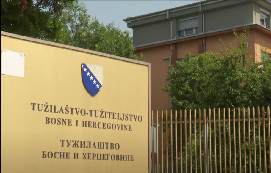 Tužilaštvo BiH otvorilo predmet zbog transparenata kojim su vrijeđani Srbi (FOTO)