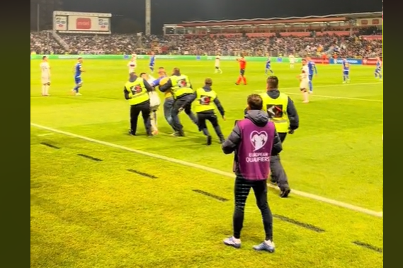 BOSANAC UMALO POVRIJEDIO RONALDA! Isplivali novi ŠOK SNIMCI: Pogledajte trenutak napada na slavnog fudbalera u Bosni (VIDEO)