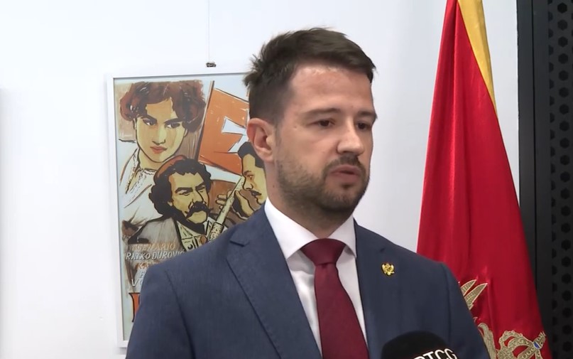 DVOLIČNI JAKOV: Ćutao na Rezoluciju o Srebrenici, a sad mu nije važna Rezolucija o Jasenovcu!
