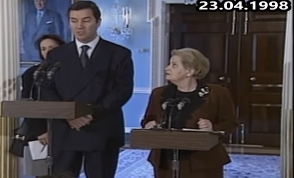 MUNJEVITO SE PREBACUJEMO U 1998. GODINU: Ovako je Đukanović govorio o KiM pred Medlin Olbrajt