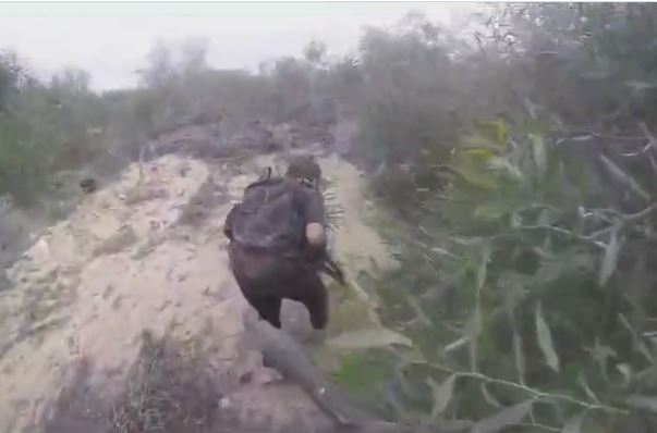 HAMAS OBJAVIO SNIMKE ŽESTOKIH BORBI MUDŽAHEDINA S IDF U POJASU GAZE: Izlaze iz tunela i prikradaju se izraelcima (VIDEO)