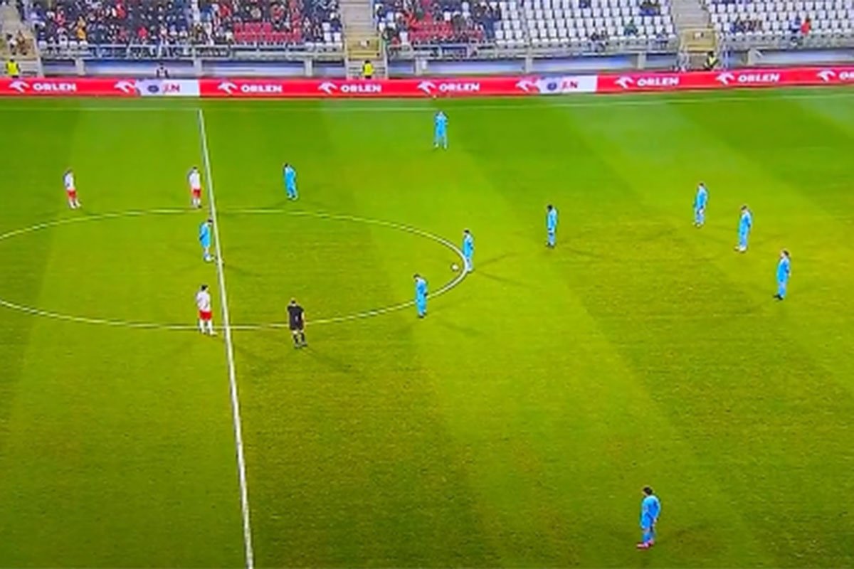 UEFA ODBILA MINUT ĆUTANJA NA UTAKMICI IZRAELA I POLJSKE: Pogledajte potez fudbalera (VIDEO)