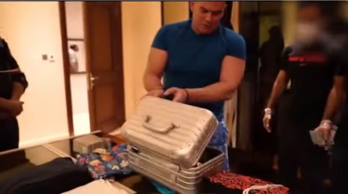 NAPULJSKI MAFIJAŠ POKLONIO PRAVO BOGASTVO U ZAMJENU ZA MANJU KAZNU! Bos Kamore vodio narko-kartel sa BALKANCEM (VIDEO)