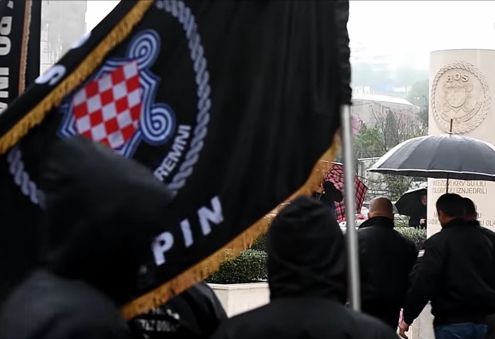 ANTISRPSKA HISTERIJA U HRVATSKOJ NE JENJAVA! Psuju srpsku majku i kliču ustašama, razbijaju vozila sa srpskim tablicama...