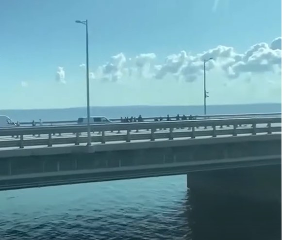 KRIMSKI MOST OBAVIJEN GUSTIM DIMOM! Rusija na nogama! Čuju se sirene, dejstvuje PVO!