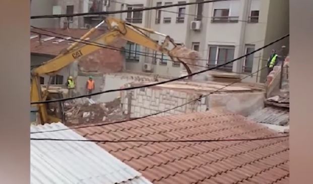 BAGER PROPAO U ZEMLJU NA VRAČARU! Došao da ruši udžericu u Makenzijevoj pa završio u podrumu (FOTO)