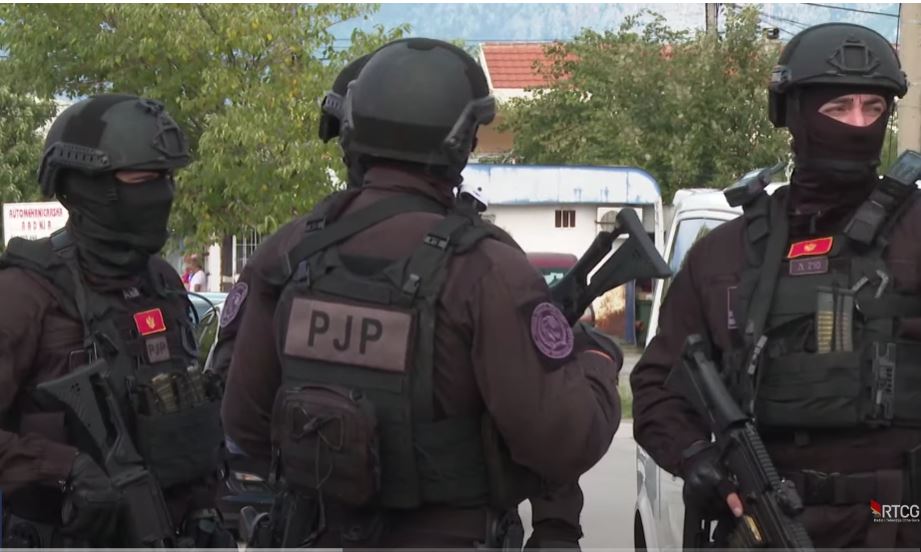 ODUZETE KARTE, ČIPOVI I PLOČICE U IZNOSU OD OKO 300.000 EVRA! Policija kontrolisala više osoba u Budvi i na Žabljaku