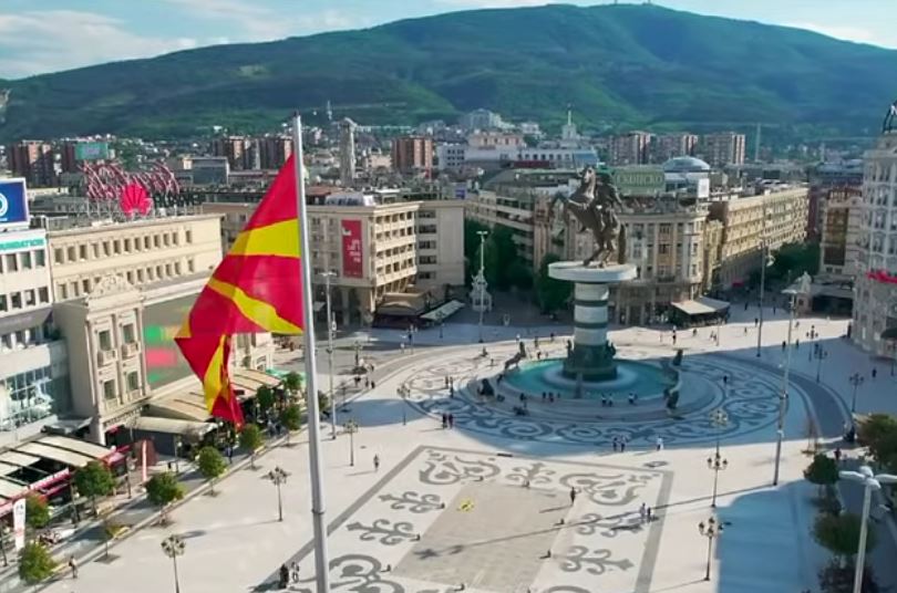 CRNOGORAC NIJE ZNAO DA LI DA SE SMIJE ILI DA PLAČE! Nasamarili na parkingu u Skoplju: Da li je realno da je na ovo nasjeo?