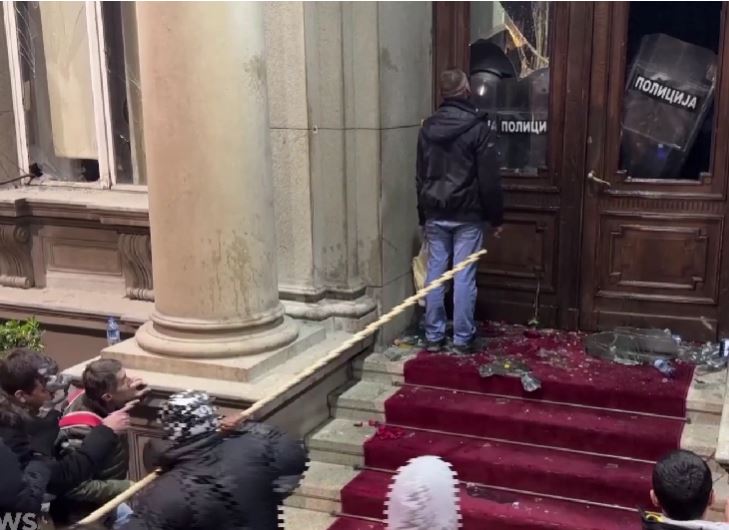 Istaknuti crnogorski nacionalista i ANTISRBIN poslao vruću podršku nasilnicima u Beogradu!