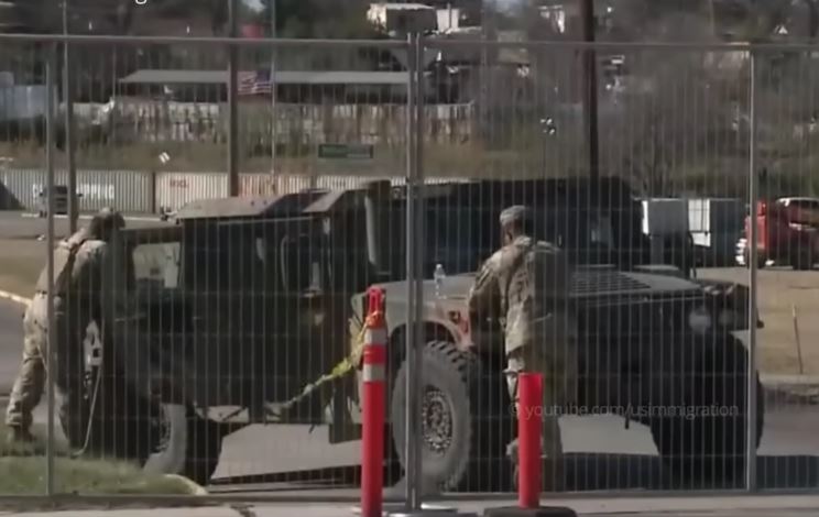 AMERIKA NE PAMTI OVAKVU KRIZU! ŠTA SE TAČNO DOGAĐA U TEKSASU? Strah od obračuna federalnih snaga i nacionalne grade sve veći