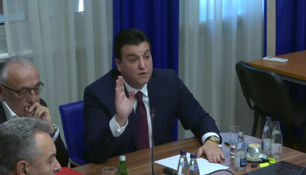 BURNO NA SJEDNICI ODBORA ZA BEZBJEDNOST! Adžić optužio Spajićevog ministra da štiti mafiju (VIDEO)
