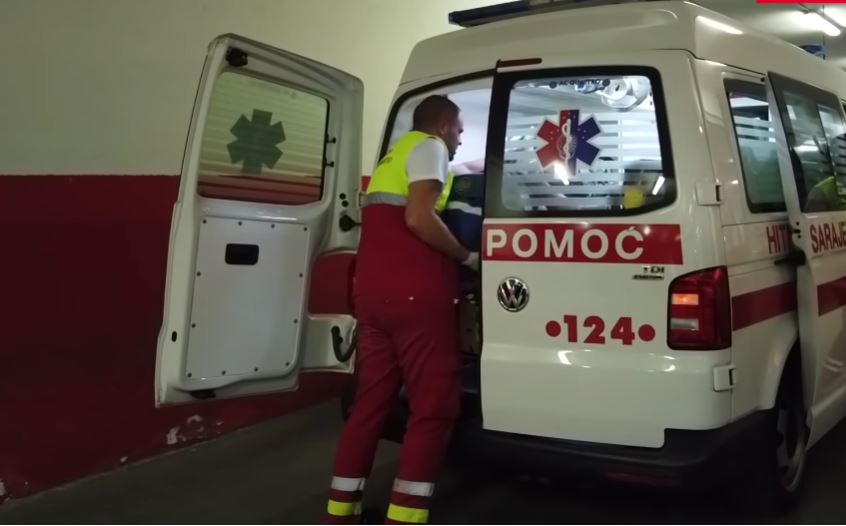 PORODIČNA DRAMA U GRADIŠCI: Napao suprugu, ona ga teško pretučenog i izbacila pred Dom zdravlja