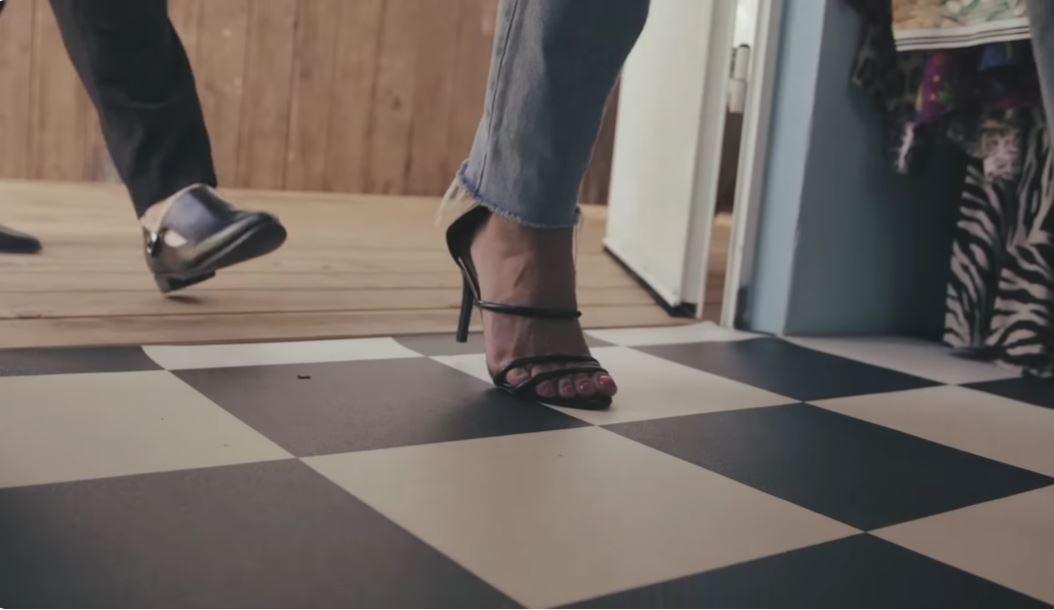 UŽAS! Majka podvodila ćerku! Iznajmila kuću, podvodila je muškarcima...