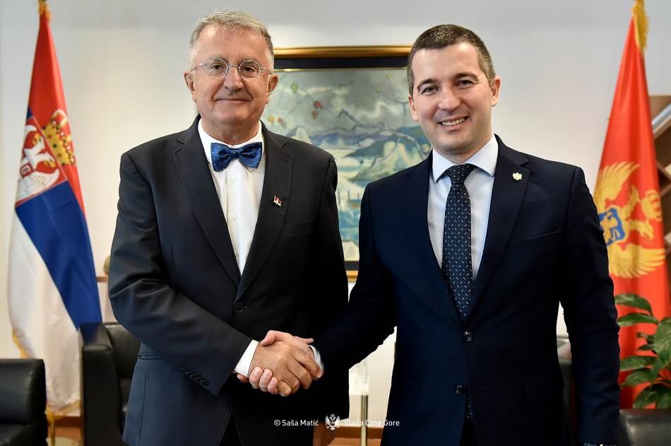 Bečić sa ambasadorom Srbije: Na građane naših zemalja nikada nisu uticale različite faze u političko-diplomatskim odnosima