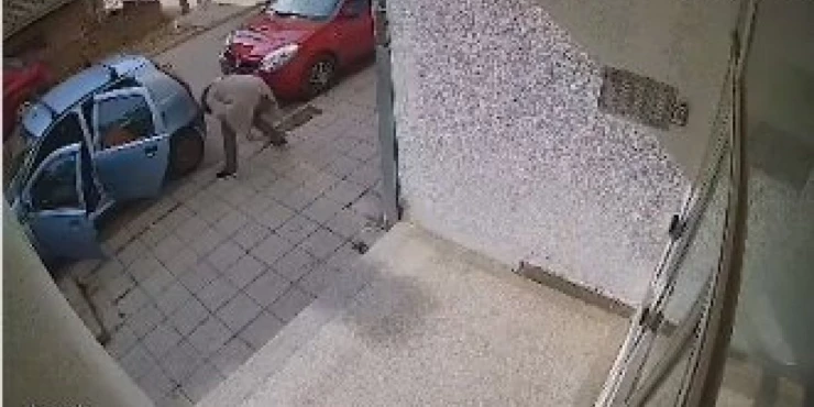 NIŠKI "PINK PANTER": U Nišu žena „u po bela dana“ krala betonske ploče sa trotoara (VIDEO)