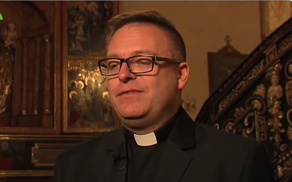 VIAGRA PARTI U POLJSKOJ: Uhapšen katolički sveštenik zbog organizovanja orgija