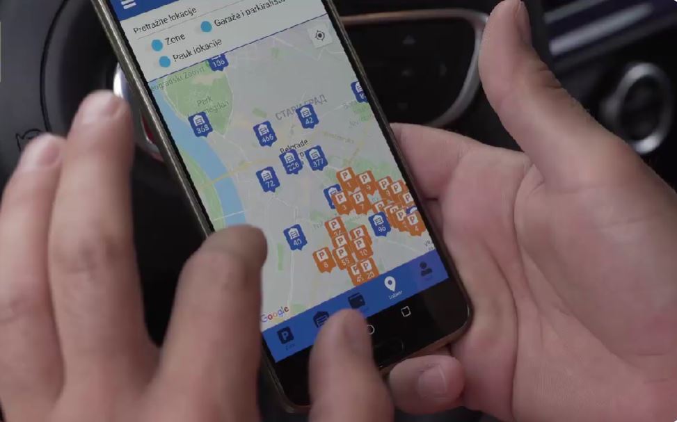 OVO JE ČAK I U BEOGRADU TEŠKO VIDJETI! Majstor parkirao auto na stepenicama: A! Ovo je čak i u Beogradu teško videti: "I posle kažu sitroen đubre od auta" (FOTO)
